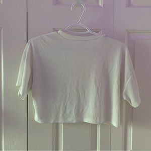 white cropped tee